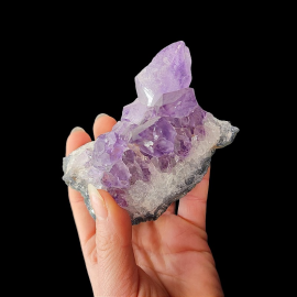 Ametyst - Szczotka z Dużym Pojedynczym Kryształem 360g - 10x6x7 cm