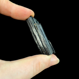 Turmalin Czarny - Szerl - Bryłka 18g. 5 x 1,5 x 1,5cm