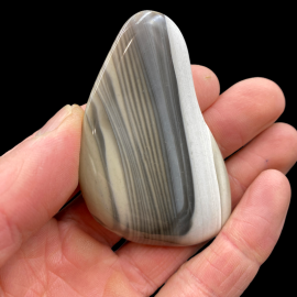 Krzemień Pasiasty - 50g. 7 x 4,5 cm. Polerowany