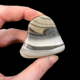 Krzemień Pasiasty - 44g. 5 x 4,5 cm. Polerowany
