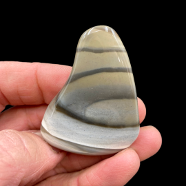 Krzemień Pasiasty - 28g. 5 x 4 cm. Polerowany