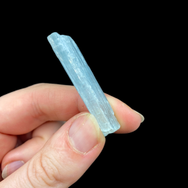 Akwamaryn - 4,7 grama, 4 x 0,8 cm