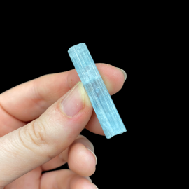 Akwamaryn - 4,1 grama, 3,8 x 0,8 cm