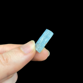 Akwamaryn - 2,2 grama 2,1 x 0,8 cm