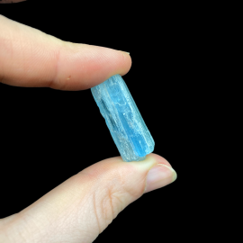 Akwamaryn - 4,5 grama 3 x 1 cm