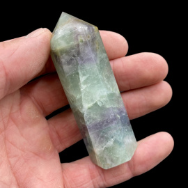 Fluoryt – Obelisk Szlifowany 7,5 cm, 100g. Chiny