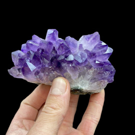 Piękny ametyst na krysztale górskim – Urugwaj 370g. 11 x 7cm