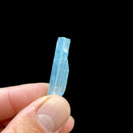 Akwamaryn - 3,7 grama 3,7 x 1 cm